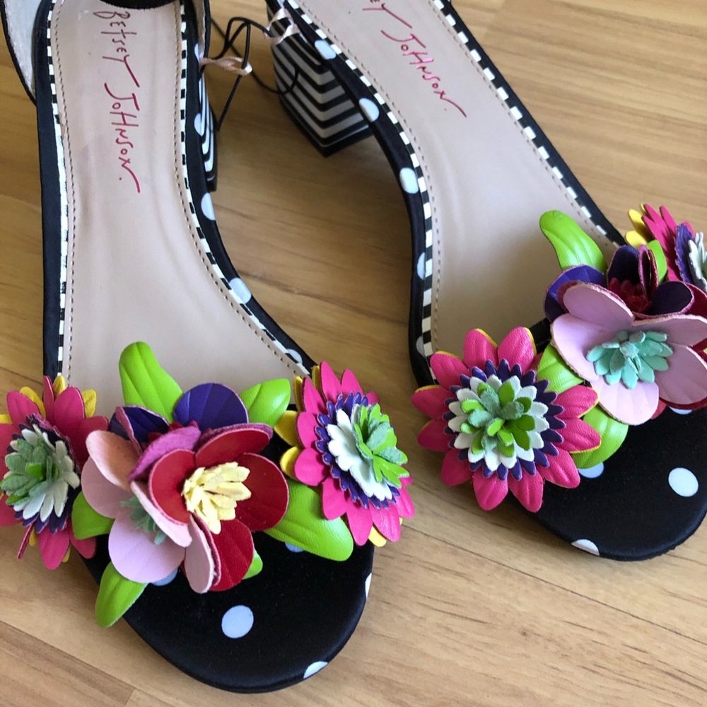 Betsey Johnson Sandals🌸 - Picture 3 of 11